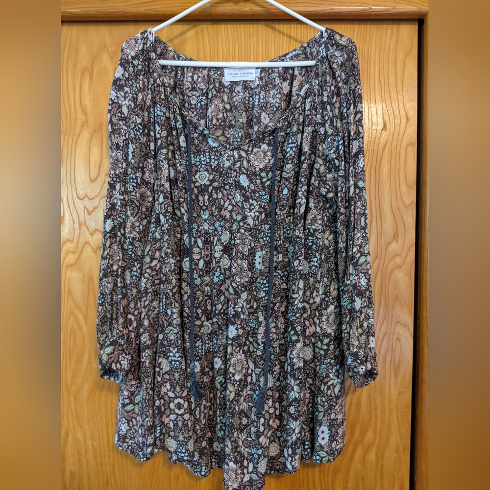Super cute boho style shirt / dress. Beautiful fall floral colors. Size small.